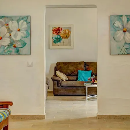 Sleeps 8 Pool Air Con Wifi Villa