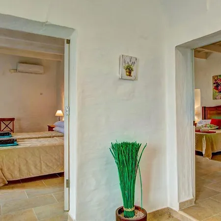 Sleeps 8 Pool Air Con Wifi *