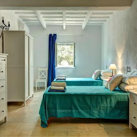 Sleeps 8 Pool Air Con Wifi * Alaior
