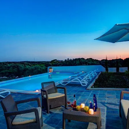Sleeps 8 Pool Air Con Wifi Villa Alaior