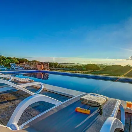 Sleeps 8 Pool Air Con Wifi