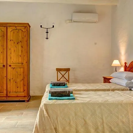 Sleeps 8 Pool Air Con Wifi וילה אלאיור