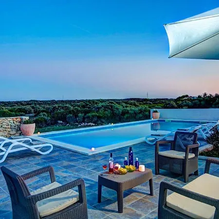 Βίλα Sleeps 8 Pool Air Con Wifi