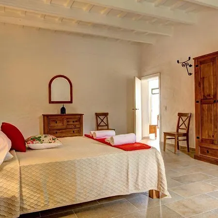 Sleeps 8 Pool Air Con Wifi Alaior