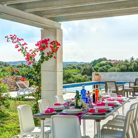 Sleeps 8 Pool Air Con Wifi *